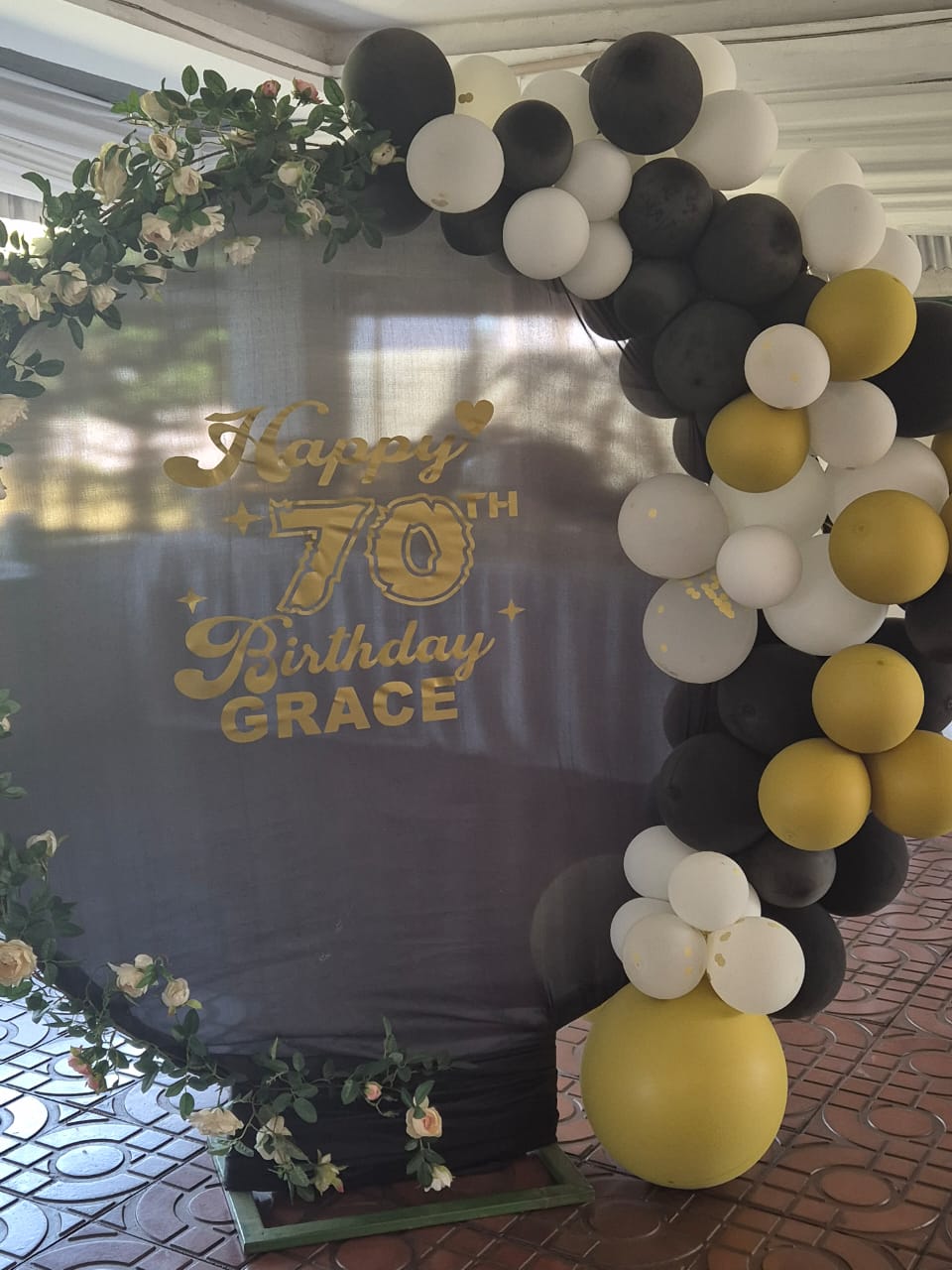 Balloon backdrop decoration